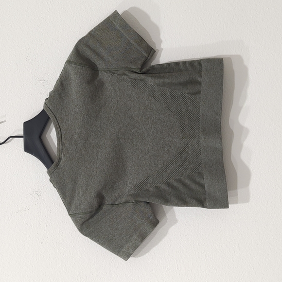 H&M workout top - Picture 5 of 8